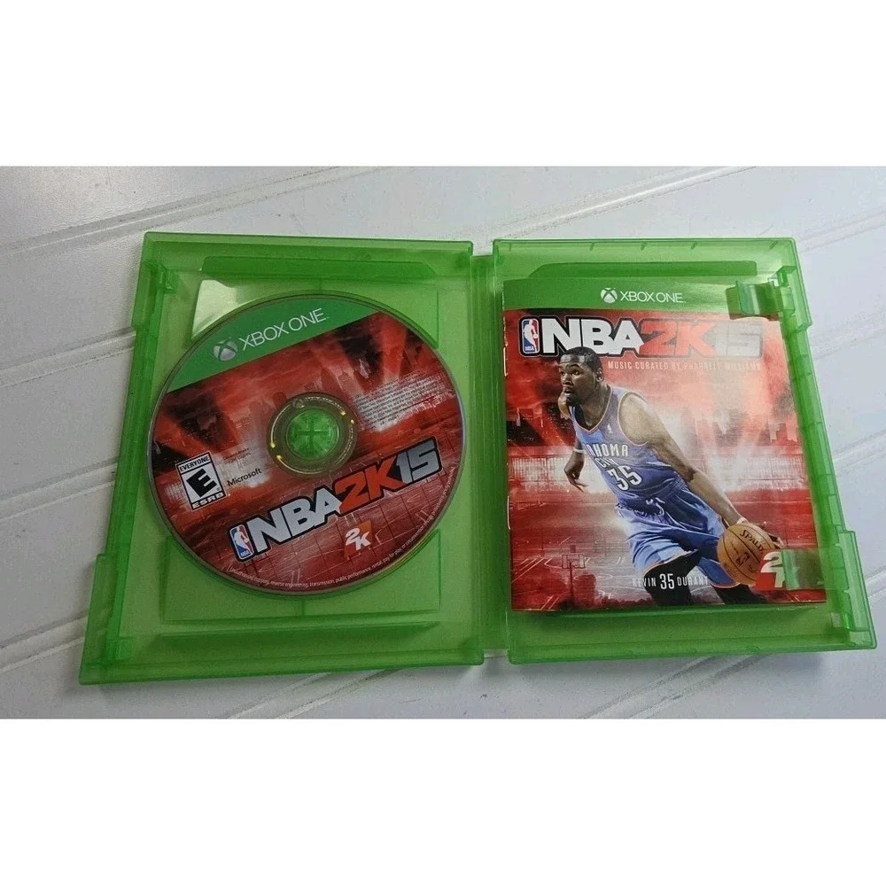 Xbox One Sports Games Lot OF 4 FIFA 15, MADDEN‎ 16, NBA 2K15, NBA LIVE 15